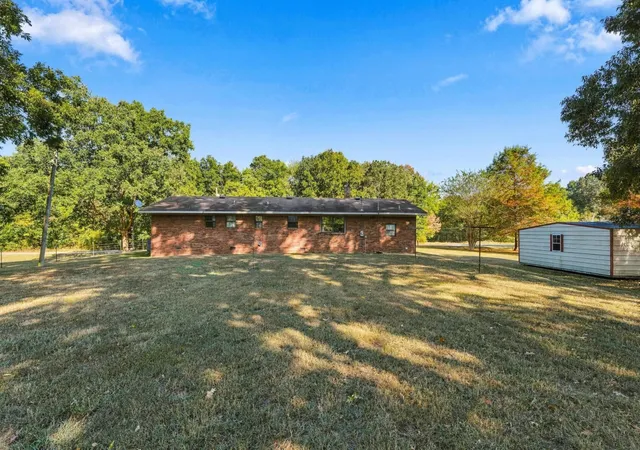 Photo 3 of Single family home for sale at 1015 Smokey Rd, Cherokee, AL 35616 | MLS# 3623838 | Listing updated on 2026-10-21