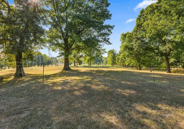 Photo 3 of Single family home for sale at 1015 Smokey Rd, Cherokee, AL 35616 | MLS# 3623838 | Listing updated on 2026-10-21