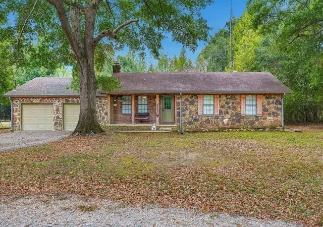 Single family home for sale at 4240 County Rd 5, Florence, AL 35633 | MLS# 3623842