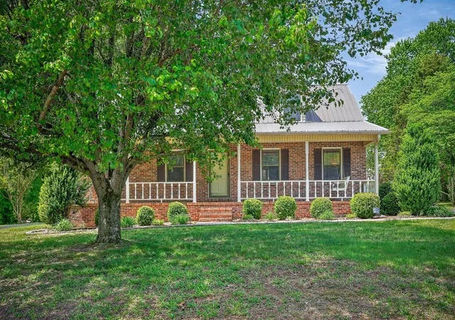 Photo 2 of Single family home for sale at 106 June St, Mc Minnville, TN 37110 | MLS# 3623885 | Listing updated on 2026-10-22