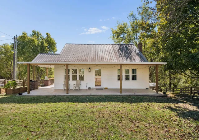 Single family home for sale at 2349 Les Robinson Rd, Columbia, TN 38401 | MLS# 3623917