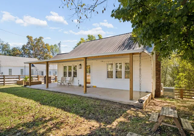 Photo 2 of Single family home for sale at 2349 Les Robinson Rd, Columbia, TN 38401 | MLS# 3623917 | Listing updated on 2026-10-23
