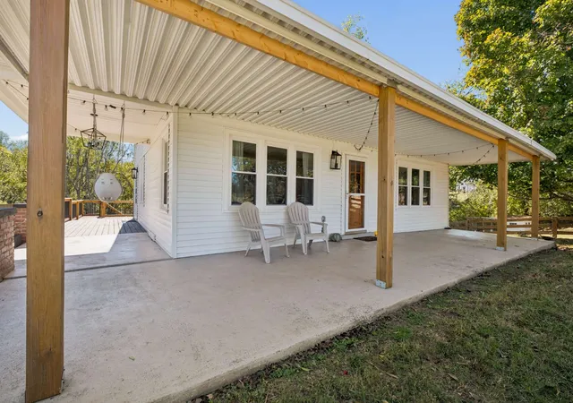 Photo 3 of Single family home for sale at 2349 Les Robinson Rd, Columbia, TN 38401 | MLS# 3623917 | Listing updated on 2026-10-23