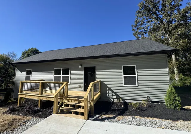 Single family home for sale at 222 Hillandale Dr, Athens, TN 37303 | MLS# 3623882