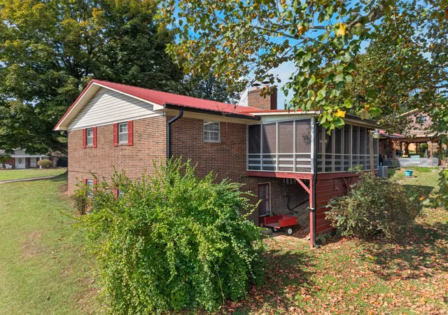 Photo 2 of Single family home for sale at 3523 Wedgewood Dr, Morristown, TN 37814 | MLS# 3623894 | Listing updated on 2026-10-26