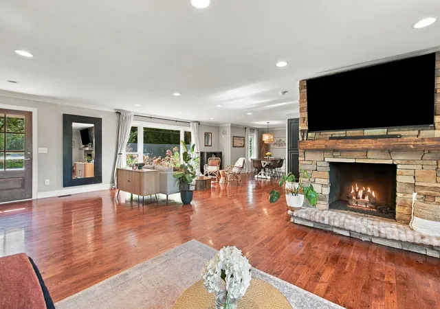 Photo 2 of Single family home for sale at 7828 Highway 100, Nashville, TN 37221 | MLS# 3624370 | Listing updated on 2026-10-23