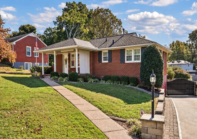 Photo 4 of Single family home for sale at 207 Paddock Rd, Clarksville, TN 37043 | MLS# 3626196 | Listing updated on 2026-10-26