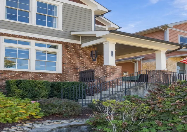 Photo 2 of Single family home for sale at 1629 Glen Echo Rd, Nashville, TN 37215 | MLS# 3627232 | Listing updated on 2026-10-27