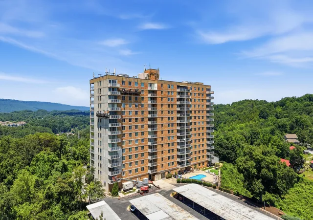 Photo 2 of Condo for sale at 1131 Stringers Ridge Rd #11A, Chattanooga, TN 37405 | MLS# 3623940 | Listing updated on 2026-10-22