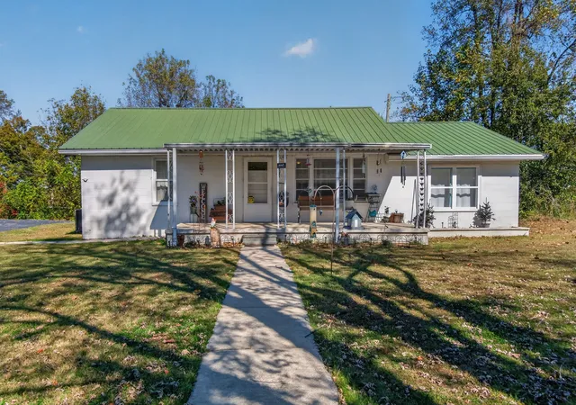 Photo 2 of Single family home for sale at 1447 York Hwy, Gainesboro, TN 38562 | MLS# 3623954 | Listing updated on 2026-10-28