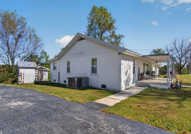 Photo 3 of Single family home for sale at 1447 York Hwy, Gainesboro, TN 38562 | MLS# 3623954 | Listing updated on 2026-10-28