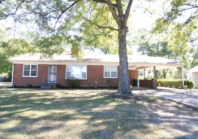 Single family home for sale at 1686 Campbell St, Jackson, TN 38305 | MLS# 3624044