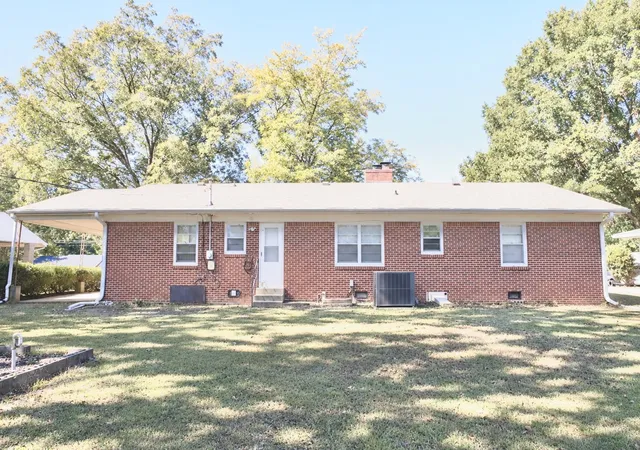 Photo 1 of Single family home for sale at 1686 Campbell St, Jackson, TN 38305 | MLS# 3624044 | Listing updated on 2026-10-22