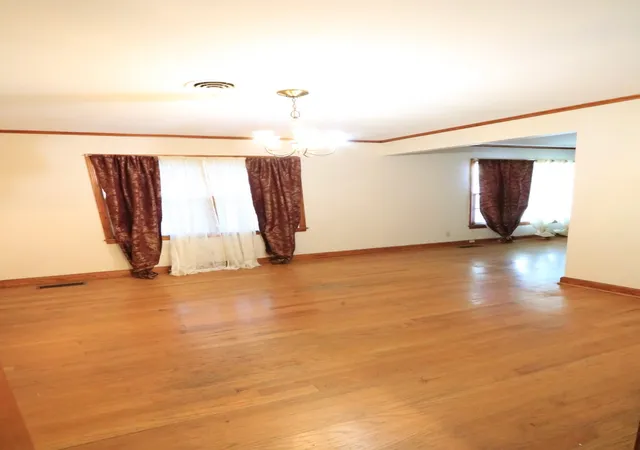 Photo 4 of Single family home for sale at 1686 Campbell St, Jackson, TN 38305 | MLS# 3624044 | Listing updated on 2026-10-22