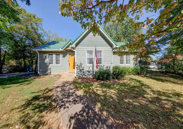 Photo 1 of Single family home for sale at 1115 Woodard St, Clarksville, TN 37040 | MLS# 3627364 | Listing updated on 2026-10-27