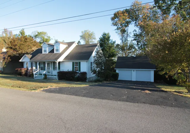 Photo 3 of Single family home for sale at 935 Holiday Hvn Rd, Smithville, TN 37166 | MLS# 3624034 | Listing updated on 2026-10-22