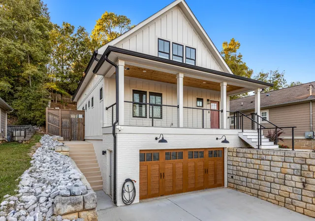 Single family home for sale at 625 Snow St, Chattanooga, TN 37405 | MLS# 3623991