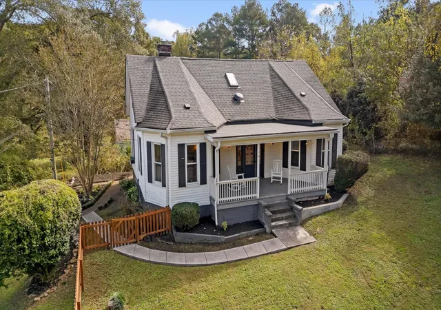 Photo 2 of Single family home for sale at 5822 Burnt Ml Rd, Chattanooga, TN 37410 | MLS# 3624001 | Listing updated on 2026-10-22