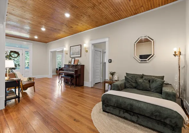 Photo 4 of Single family home for sale at 5822 Burnt Ml Rd, Chattanooga, TN 37410 | MLS# 3624001 | Listing updated on 2026-10-22