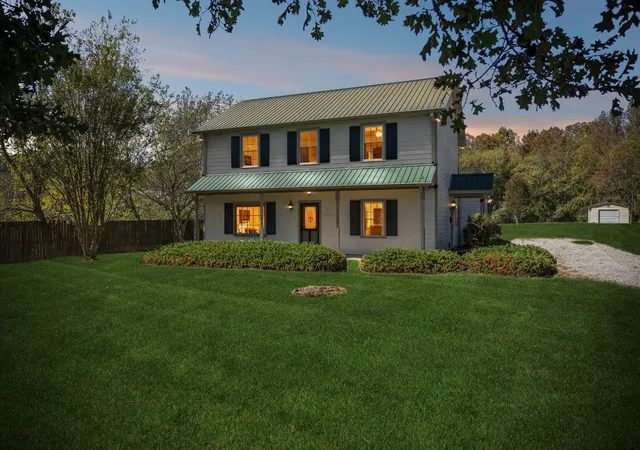 Photo 1 of Single family home for sale at 2097 Carters Crk Pike, Franklin, TN 37064 | MLS# 3624011 | Listing updated on 2026-10-27