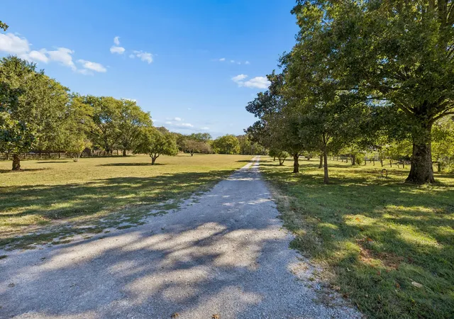 Photo 1 of Single family home for sale at 2097 Carters Crk Pike, Franklin, TN 37064 | MLS# 3624011 | Listing updated on 2026-10-27