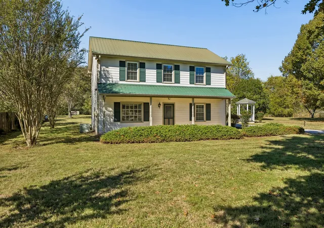 Photo 2 of Single family home for sale at 2097 Carters Crk Pike, Franklin, TN 37064 | MLS# 3624011 | Listing updated on 2026-10-27
