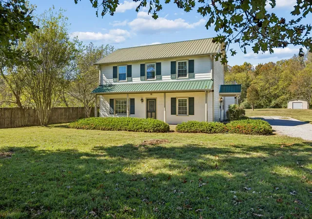 Photo 3 of Single family home for sale at 2097 Carters Crk Pike, Franklin, TN 37064 | MLS# 3624011 | Listing updated on 2026-10-27