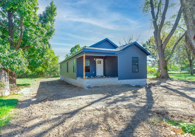Single family home for sale at 309 S Pine St, Hohenwald, TN 38462 | MLS# 3624414
