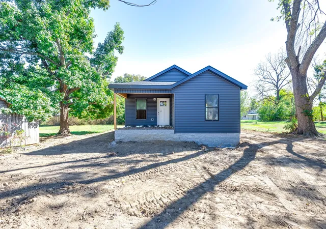 Photo 1 of Single family home for sale at 309 S Pine St, Hohenwald, TN 38462 | MLS# 3624414 | Listing updated on 2026-10-23