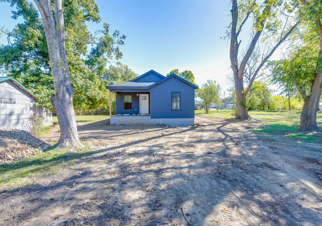 Photo 2 of Single family home for sale at 309 S Pine St, Hohenwald, TN 38462 | MLS# 3624414 | Listing updated on 2026-10-23
