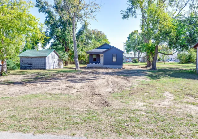 Photo 3 of Single family home for sale at 309 S Pine St, Hohenwald, TN 38462 | MLS# 3624414 | Listing updated on 2026-10-23