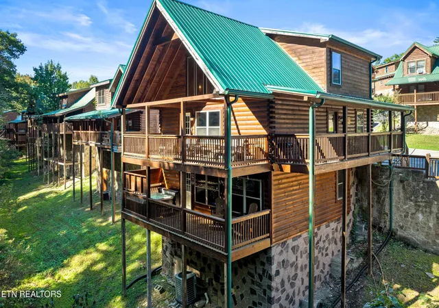 Photo 2 of Single family home for sale at 531 Blackberry Ridge Way, Pigeon Forge, TN 37863 | MLS# 3624010 | Listing updated on 2026-10-22