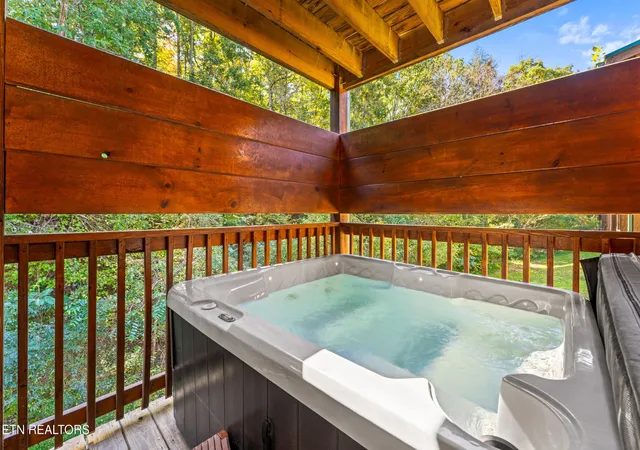 Photo 3 of Single family home for sale at 531 Blackberry Ridge Way, Pigeon Forge, TN 37863 | MLS# 3624010 | Listing updated on 2026-10-22