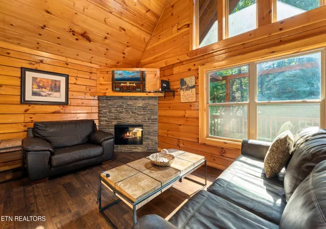 Photo 4 of Single family home for sale at 531 Blackberry Ridge Way, Pigeon Forge, TN 37863 | MLS# 3624010 | Listing updated on 2026-10-22