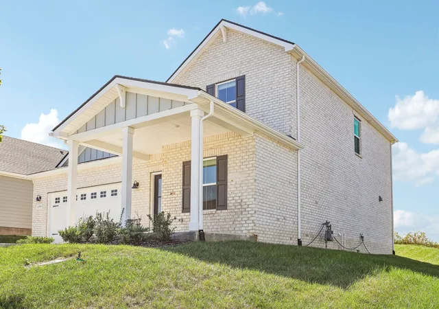Photo 2 of Single family home for sale at 279 Astoria Dr, Hendersonville, TN 37075 | MLS# 3624027 | Listing updated on 2026-10-22
