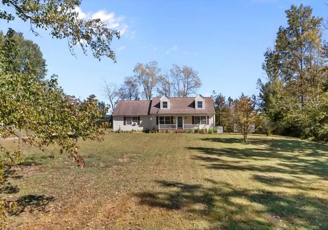 Photo 2 of Single family home for sale at 1940 Highway 641 S, Camden, TN 38320 | MLS# 3624124 | Listing updated on 2026-10-22
