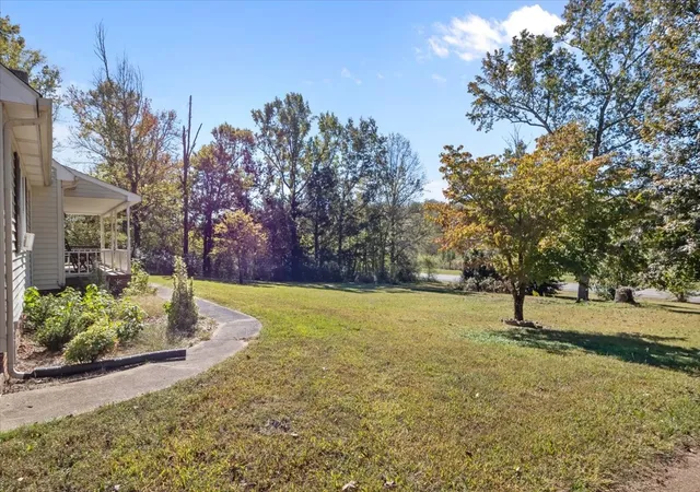 Photo 3 of Single family home for sale at 1940 Highway 641 S, Camden, TN 38320 | MLS# 3624124 | Listing updated on 2026-10-22