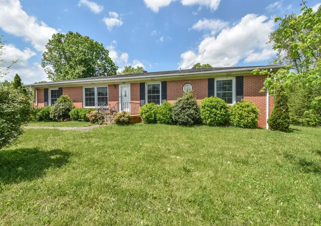 Single family home for sale at 208 Joslin Ave, Gallatin, TN 37066 | MLS# 3627725