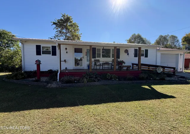 Photo 2 of Single family home for sale at 841 Yellow Cliff Rd, Jamestown, TN 38556 | MLS# 3624042 | Listing updated on 2026-10-22