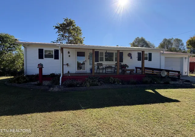 Photo 3 of Single family home for sale at 841 Yellow Cliff Rd, Jamestown, TN 38556 | MLS# 3624042 | Listing updated on 2026-10-22