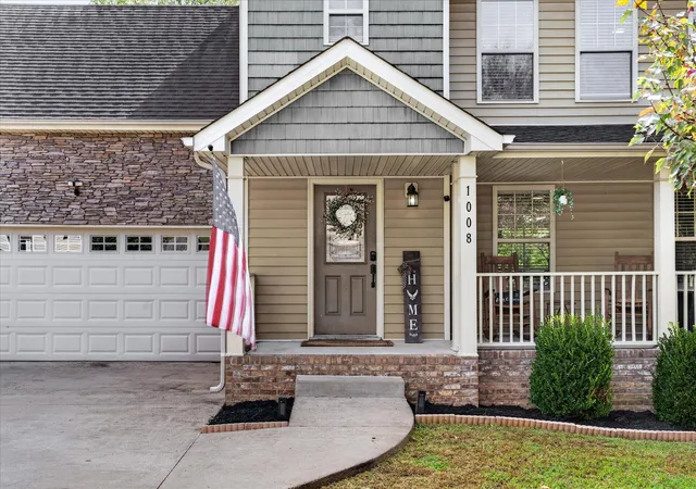 Photo 2 of Single family home for sale at 1008 Ishee Dr, Clarksville, TN 37042 | MLS# 3624144 | Listing updated on 2026-10-23