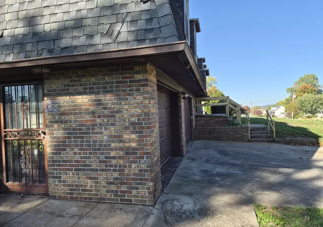 Photo 3 of Single family home for sale at 411 Kildare Dr, Jefferson City, TN 37760 | MLS# 3624183 | Listing updated on 2026-10-22