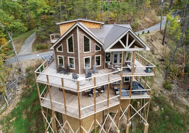 Photo 4 of Single family home for sale at 3204 Stepping Stone Dr, Sevierville, TN 37862 | MLS# 3624146 | Listing updated on 2026-10-30