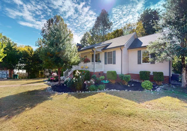 Photo 2 of Single family home for sale at 1149 White Dr, Lewisburg, TN 37091 | MLS# 3628871 | Listing updated on 2026-10-31