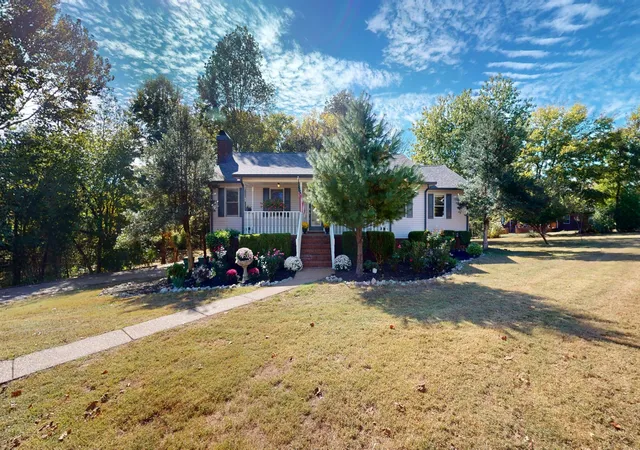Photo 3 of Single family home for sale at 1149 White Dr, Lewisburg, TN 37091 | MLS# 3628871 | Listing updated on 2026-10-31