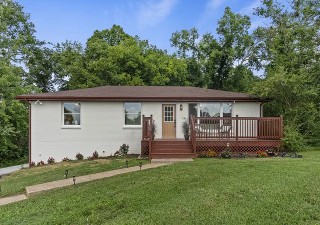 Single family home for sale at 108 Greenlawn Dr, Hendersonville, TN 37075 | MLS# 3624570
