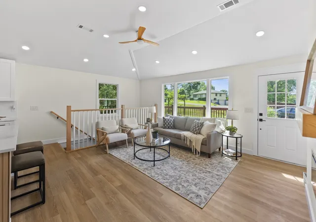 Photo 2 of Single family home for sale at 108 Greenlawn Dr, Hendersonville, TN 37075 | MLS# 3624570 | Listing updated on 2026-10-23
