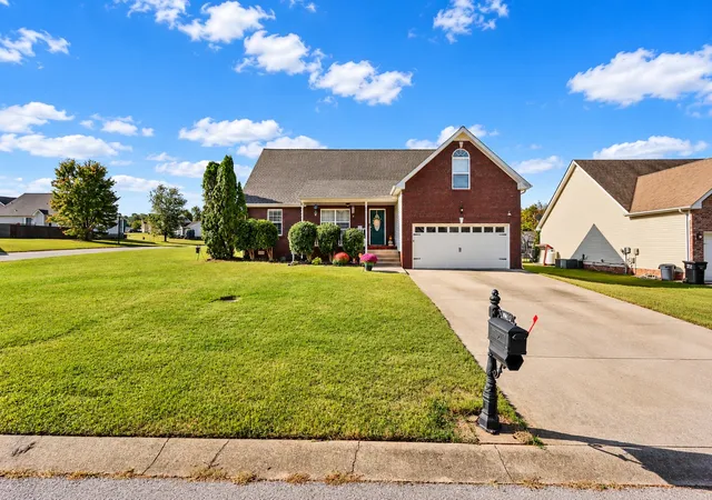 Photo 1 of Single family home for sale at 1224 Viewmont Dr, Clarksville, TN 37040 | MLS# 3624281 | Listing updated on 2026-10-22