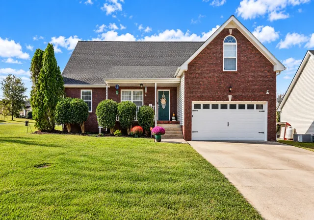 Photo 1 of Single family home for sale at 1224 Viewmont Dr, Clarksville, TN 37040 | MLS# 3624281 | Listing updated on 2026-10-22