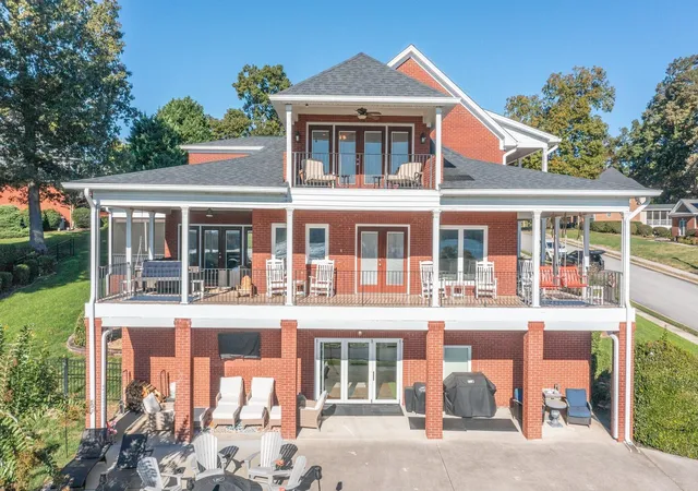 Photo 3 of Single family home for sale at 2566 Heron Cvs Ln, Soddy Daisy, TN 37379 | MLS# 3624180 | Listing updated on 2026-10-23